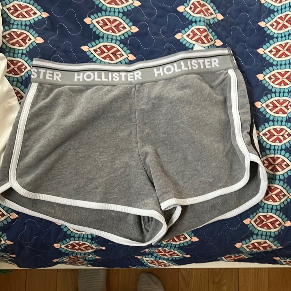 hollister lounge shorts, black and gray